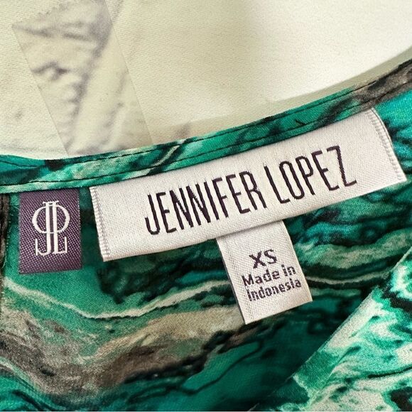 Jennifer Lopez XS or Small green top - Picture 6 of 6